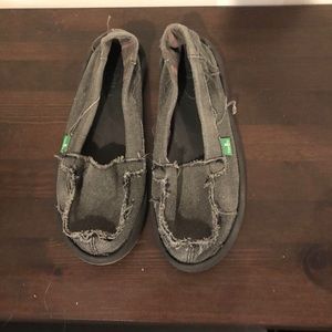 grey sanuk slip ons
